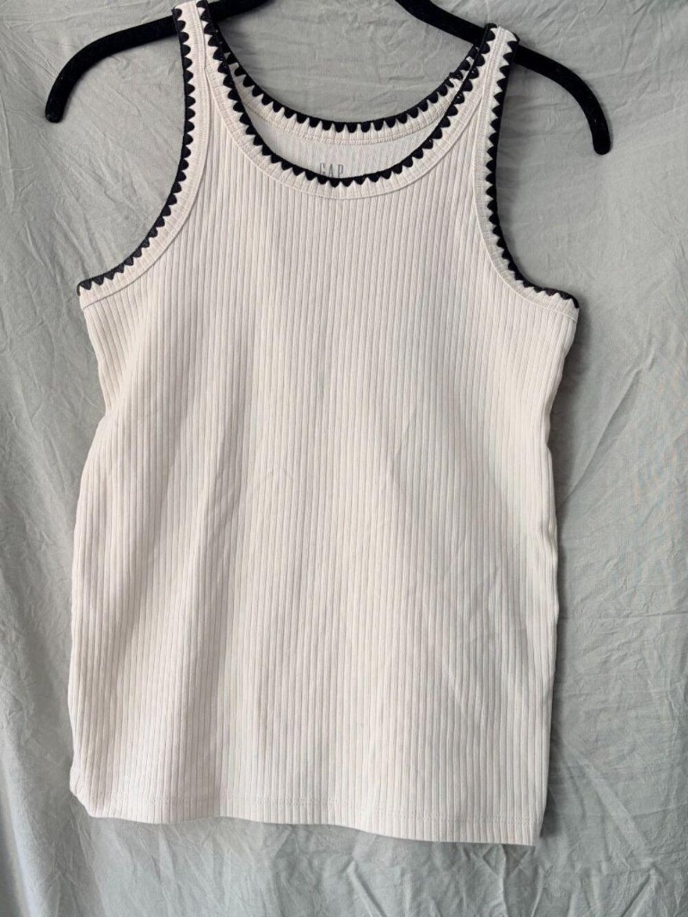 Capsule Wardrobe staple! Gap Cream tank top size small NWOT